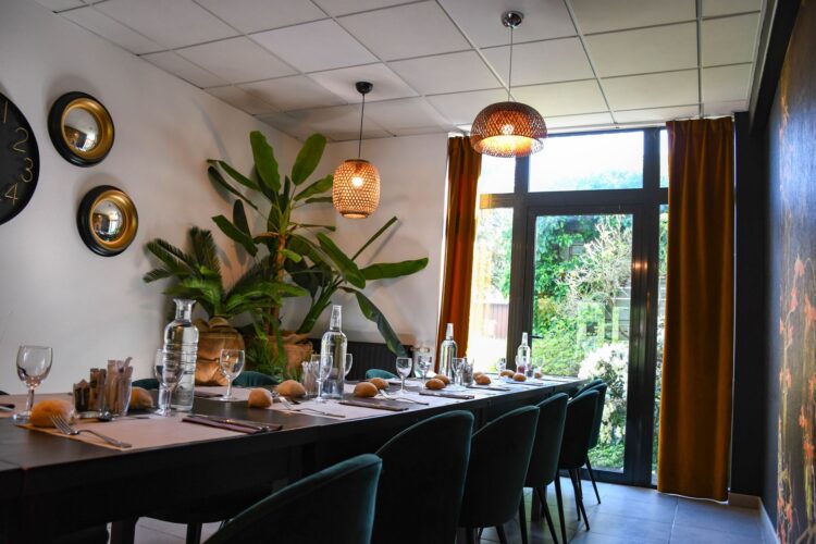 restaurant, salle de déjeuner