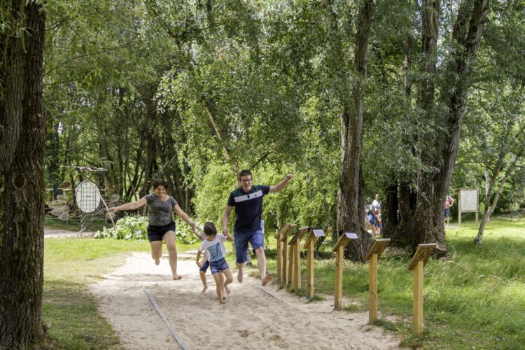 les jardins de Brocéliande, parcours pieds nus, Réveille tes pieds