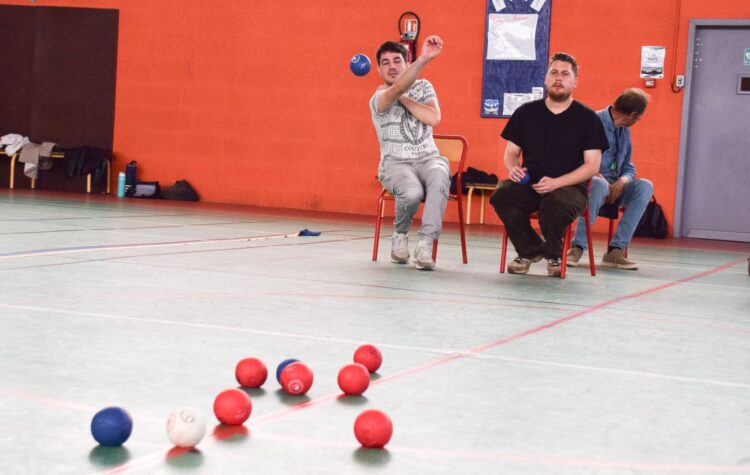 joueurs de boccia, tournoi entre personnes en situation de handicap