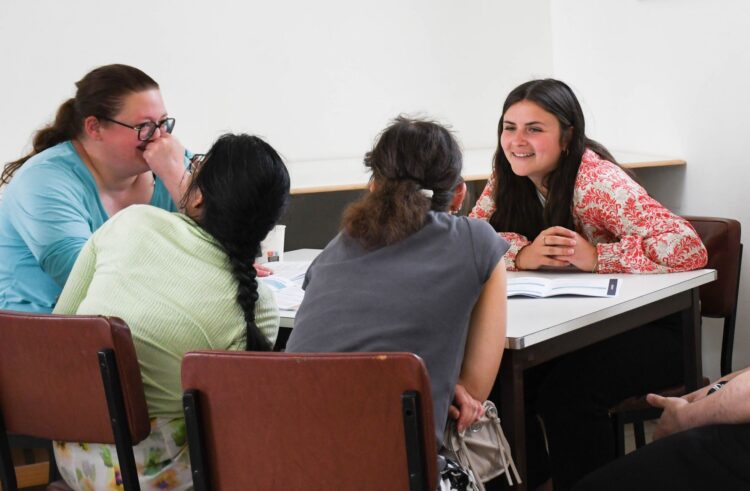 groupe d'expression, des personnes échangent et posent des question sur un thème précis.