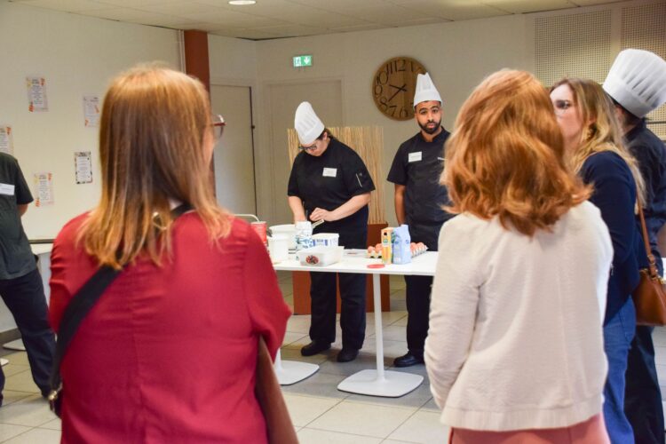 visite du restaurant le Pommeret, avec des personnes en formation à l'ESAT de transition